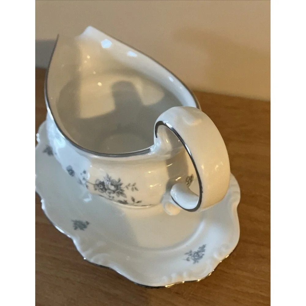 Johann Haviland Porcelain Blue Garland GRAVY BOWL with attached Plate - Germany